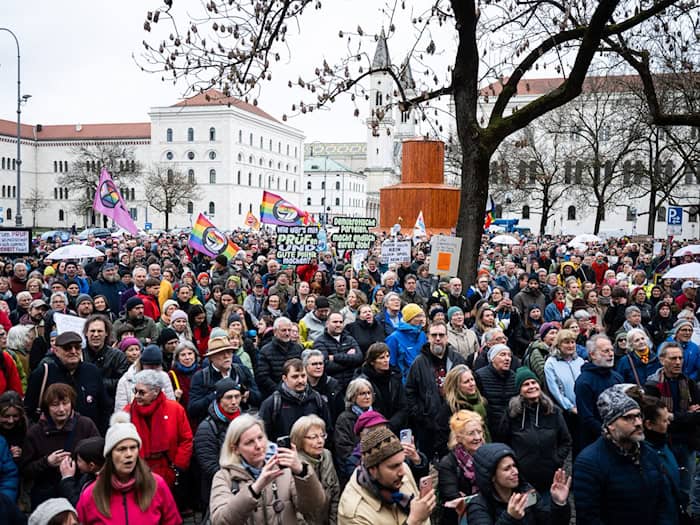 Rund 3.000 bei PRÜF-Demonstration in München für Verfassungsprüfung rechtsextremer Parteien