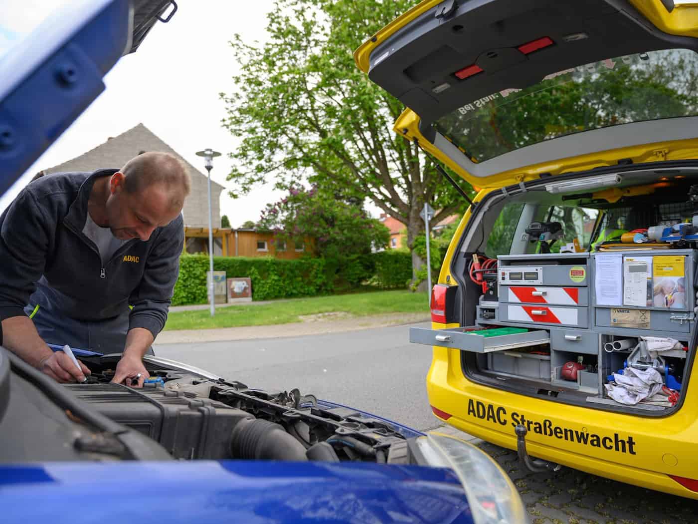 Die Pannenhilfe gehört zum Angebot des ADAC. (Archivbild) / Foto: Christophe Gateau/dpa