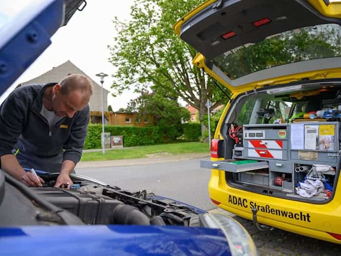 Die Pannenhilfe gehört zum Angebot des ADAC. (Archivbild) / Foto: Christophe Gateau/dpa