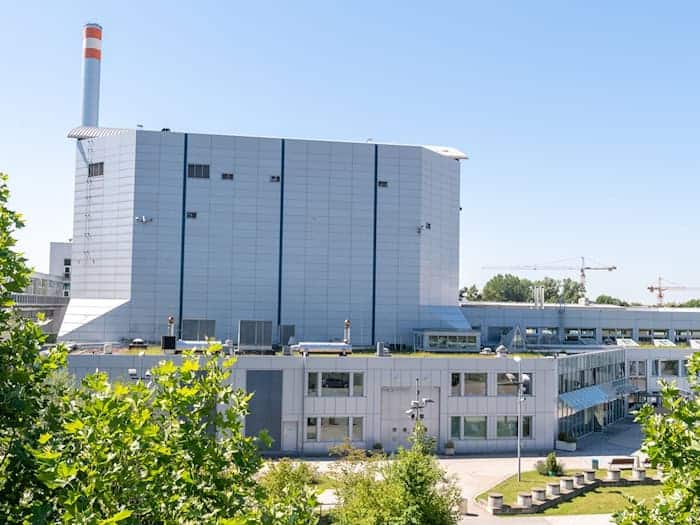 Der Forschungsreaktor München II (FRM II) steht auf dem Gelände der Technischen Universität München (TUM) im Norden der bayerischen Landeshauptstadt.  / Foto: Peter Kneffel/dpa