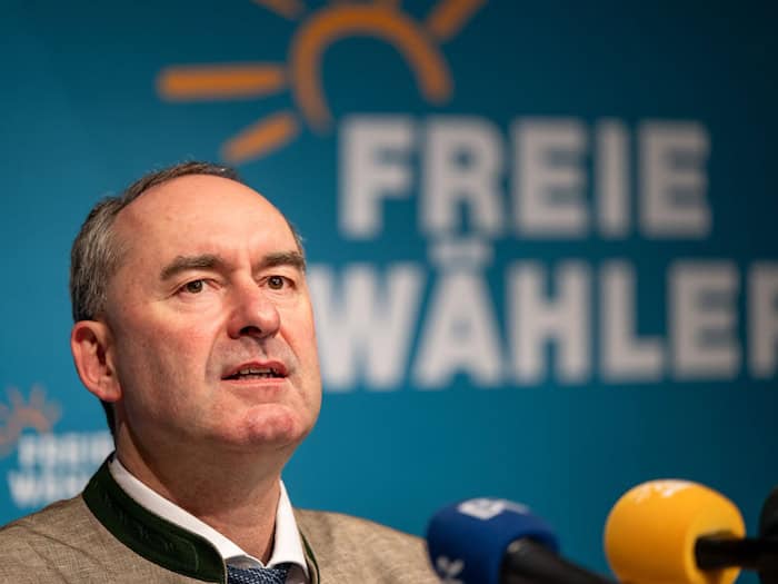 Hubert Aiwanger, Parteichef der Freien Wähler, sieht die Erfolge bei der Kommunalwahlen auch als Steilvorlage für die Landtagswahl 2028 in Bayern.  / Foto: Lennart Preiss/dpa