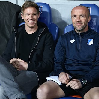 Wieder vereint: Julian Nagelsmann (l) und Alfred Schreuder, hier zu gemeinsamen Hoffenheimer Zeiten. (Archivbild) / Foto: Gokhan Kilincer/dpa
