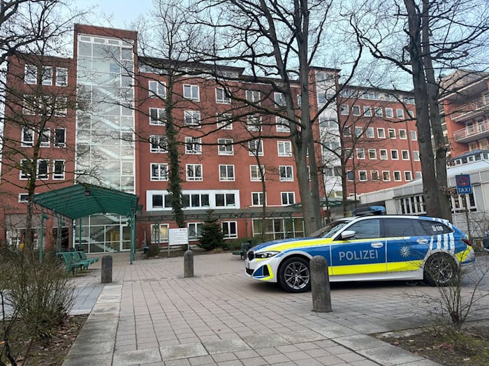 Nach der Schussabgabe war die Notaufnahme des Krankenhauses zunächst geschlossen. (Archivbild) / Foto: Daniel Löb/dpa