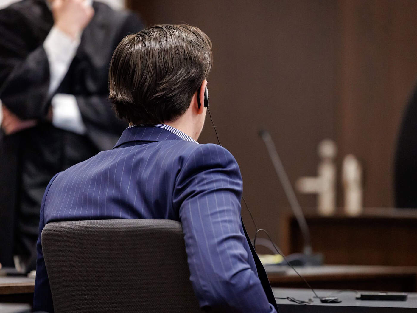 Im Prozess um die tödlichen Schüsse auf einer Fürther Hochzeit droht dem Angeklagten lebenslange Haft wegen Mordes. (Archivbild) / Foto: Daniel Karmann/dpa