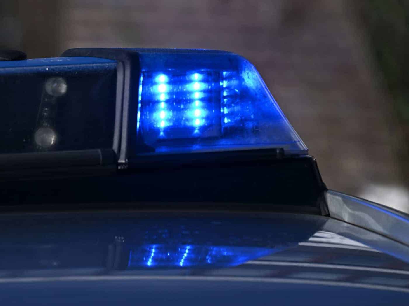 Auf der Autobahn 94 blieb ein Auto mitten im Verkehrsfluss stehen - es kam zum Unfall mit insgesamt sechs Fahrzeugen (Symbolbild).  / Foto: Bernd Weißbrod/dpa