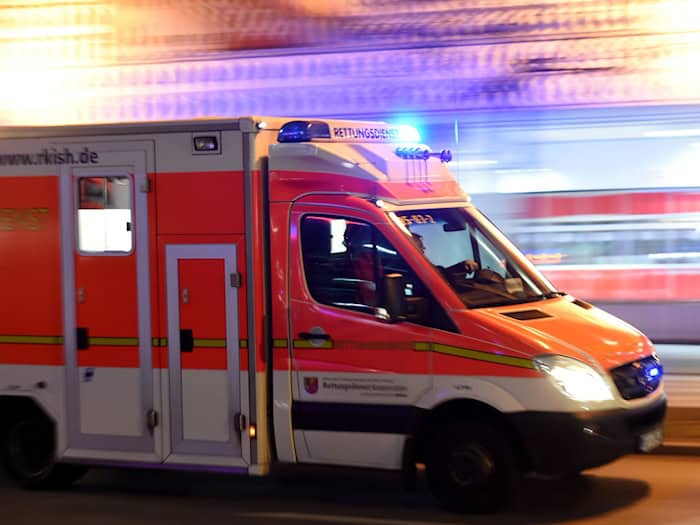 Die 29-jährige Fußgängerin kam mit schweren Verletzungen ins Krankenhaus. (Symbolbild) / Foto: Carsten Rehder/dpa