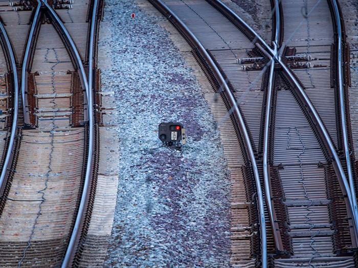 Für rund eine Stunde war die Strecke Eichstätt-Ingolstadt für Züge gesperrt. (Symbolbild) / Foto: Jens Büttner/dpa