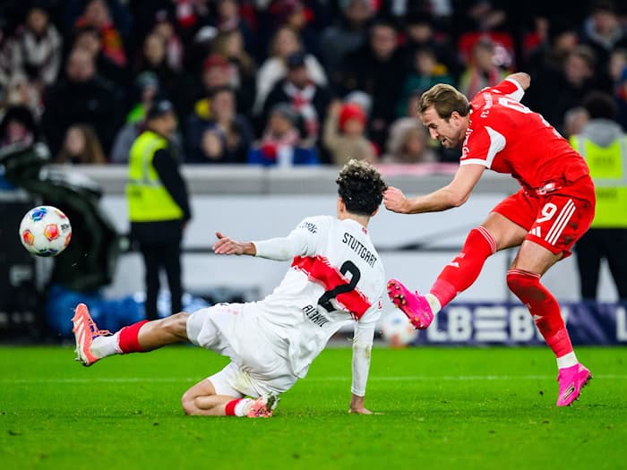 Der FC Bayern mit Torjäger Harry Kane trifft am 19. April wieder auf den VfB Stuttgart. (Archivbild)  / Foto: Tom Weller/dpa