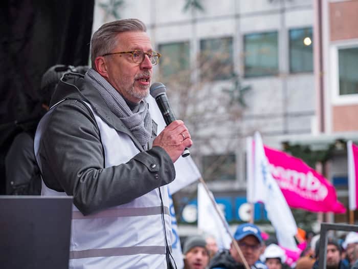 Der bayerische Beamtenbund ist derzeit nicht gut auf seinen Dienstherren zu sprechen. Nun hat der Verband um Rainer Nachtigall eine verfassungsrechtliche Überprüfung der Beamtenbesoldung in die Wege geleitet. (Archivbild) / Foto: Daniel Vogl/dpa