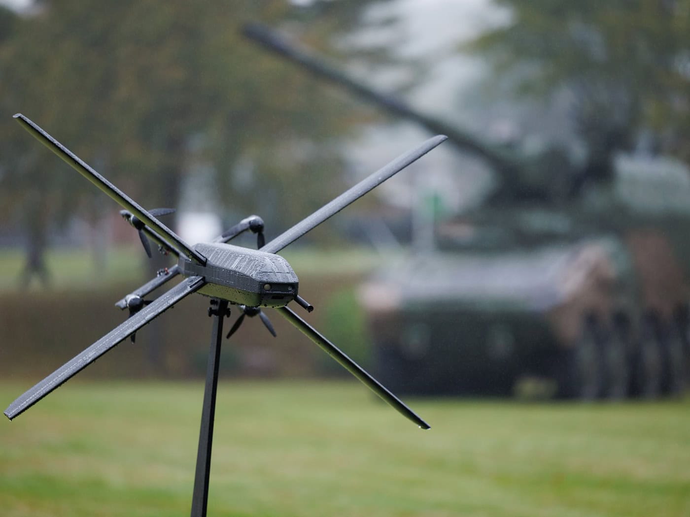 Eine Drohne des Rüstungs-Start-Ups Helsing. Das Münchner Unternehmen war 2025 mit rund 12 Milliarden Euro Bewertung eines der beiden wertvollsten bayerischen Start-Ups  (Archiv) / Foto: Friso Gentsch/dpa