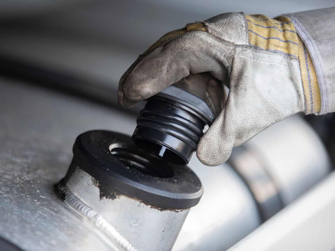Für die Polizei sind Benzindiebstähle keine Einzelfälle mehr. (Symbolbild) / Foto: Thomas Banneyer/dpa