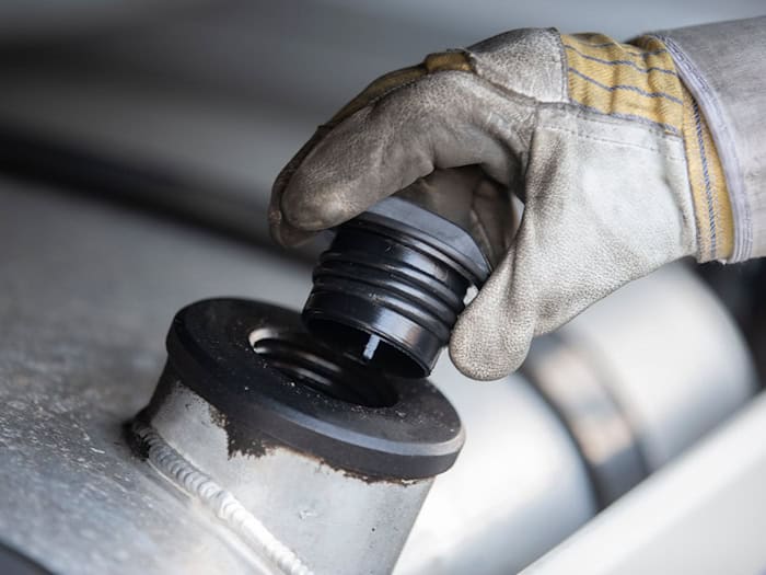 Für die Polizei sind Benzindiebstähle keine Einzelfälle mehr. (Symbolbild) / Foto: Thomas Banneyer/dpa