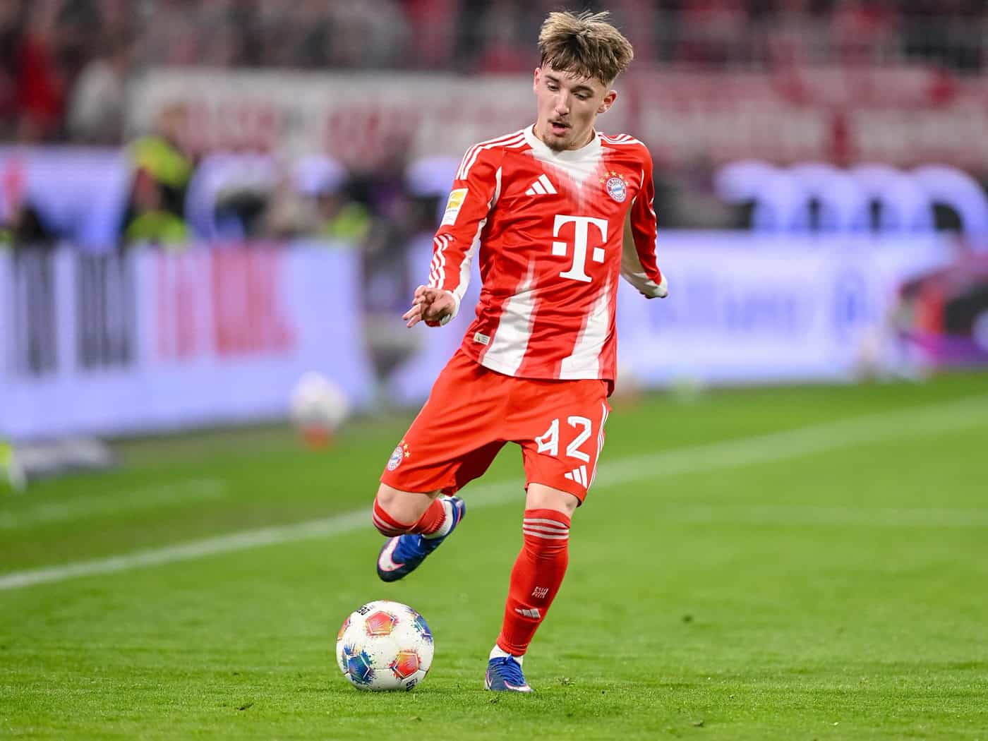 Darf womöglich bald auch das DFB-Trikot tragen: Bayerns Jungstar Lennart Karl. (Archivbild) / Foto: Harry Langer/dpa