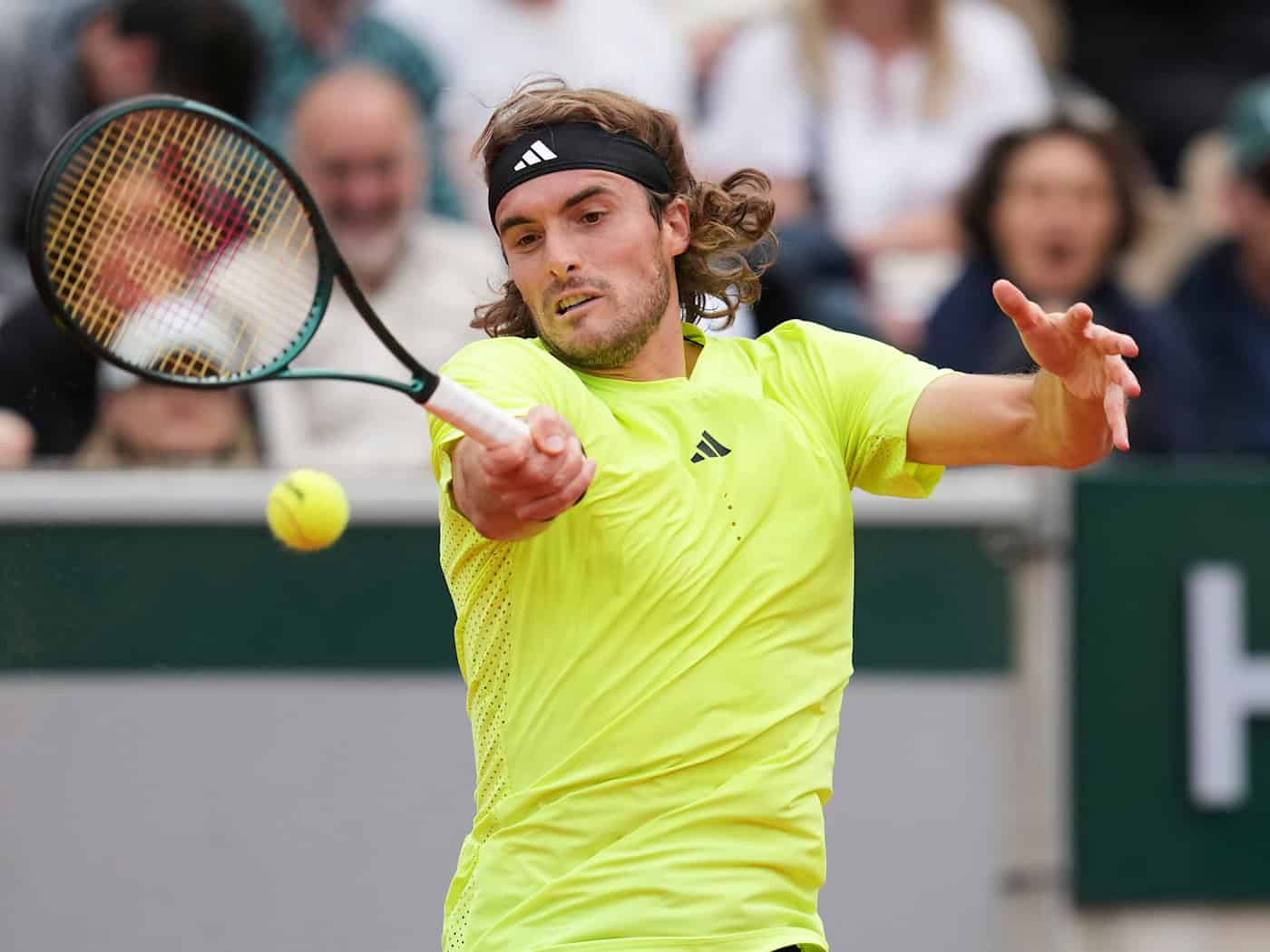 Stefanos Tsitsipas schlägt erstmals in München auf. (Archivbild) / Foto: Aurelien Morissard/AP/dpa