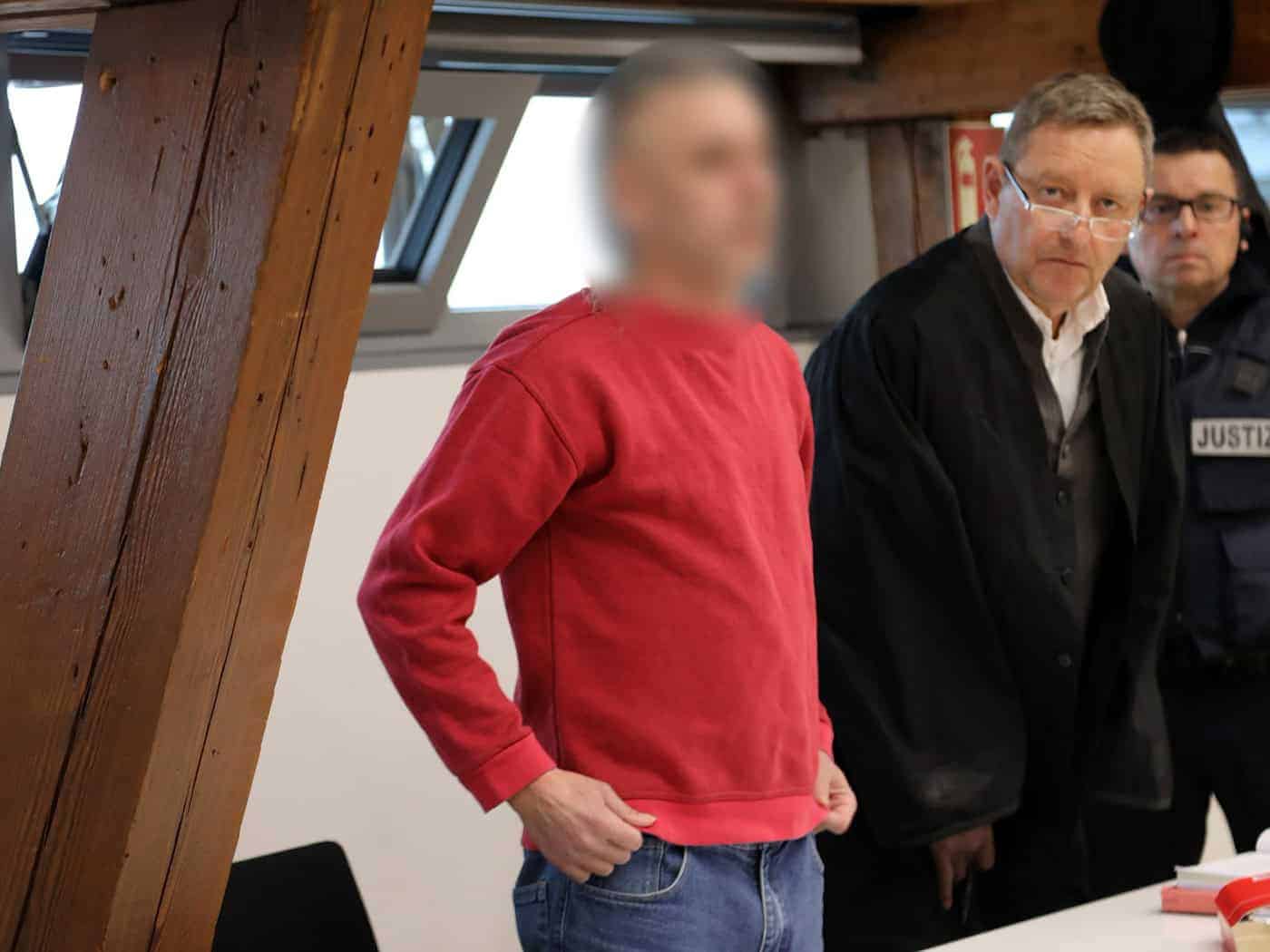 Angeklagt ist der Mann wegen Brandstiftung. (Archivbild) / Foto: Andreas Kempf/dpa