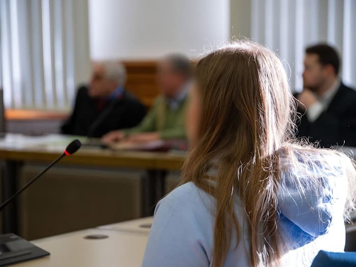 Der tragische Tod eines Buben, der von einem Baum erschlagen wurde, ist vor dem Landgericht Bamberg juristisch aufgearbeitet worden. / Foto: Pia Bayer/dpa