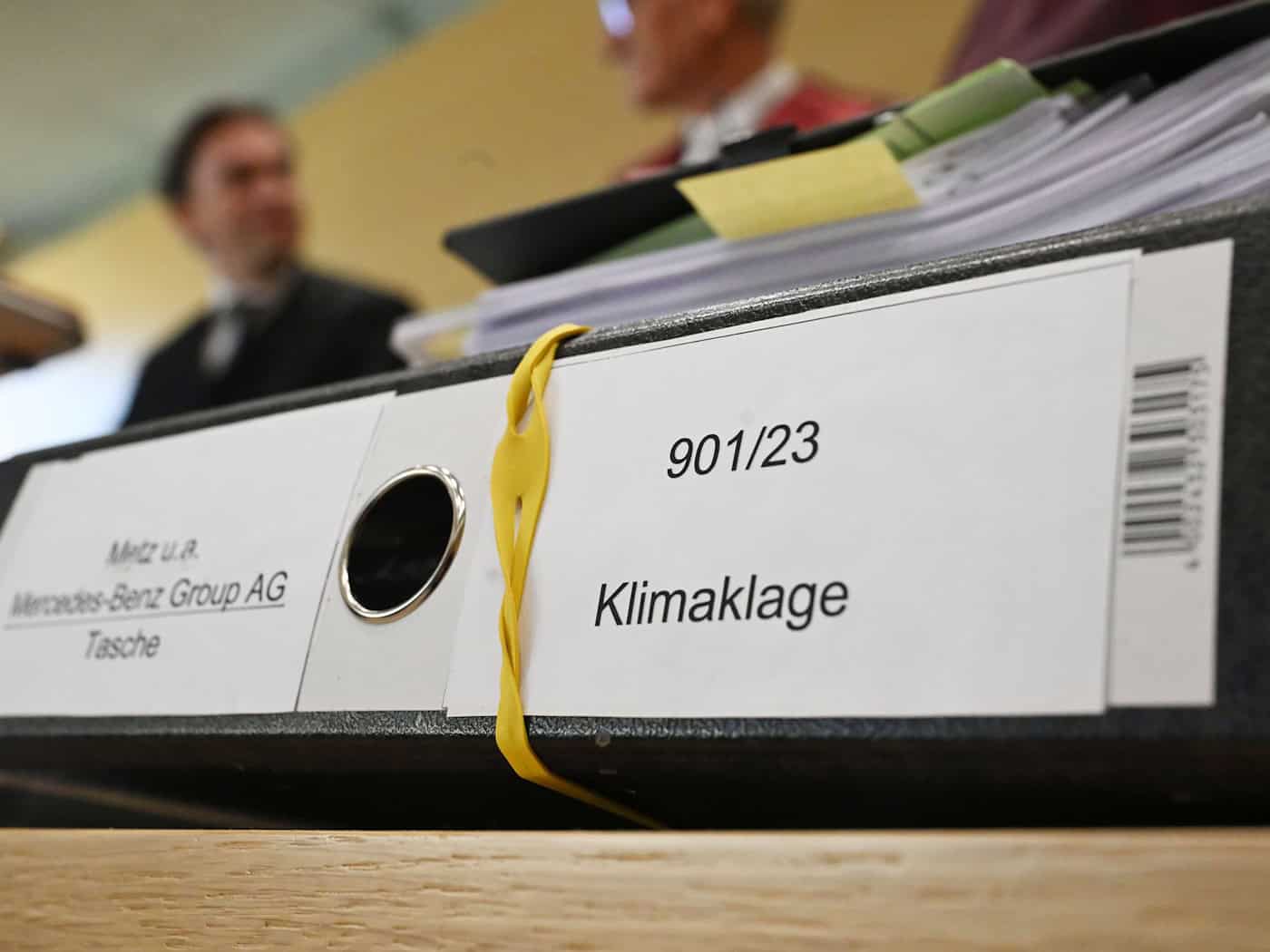 Können Unternehmen auch abseits staatlicher Vorschriften in die Pflicht genommen werden? / Foto: Uli Deck/dpa