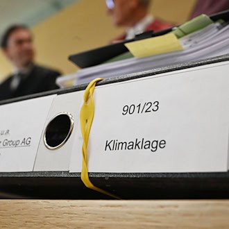 Können Unternehmen auch abseits staatlicher Vorschriften in die Pflicht genommen werden? / Foto: Uli Deck/dpa