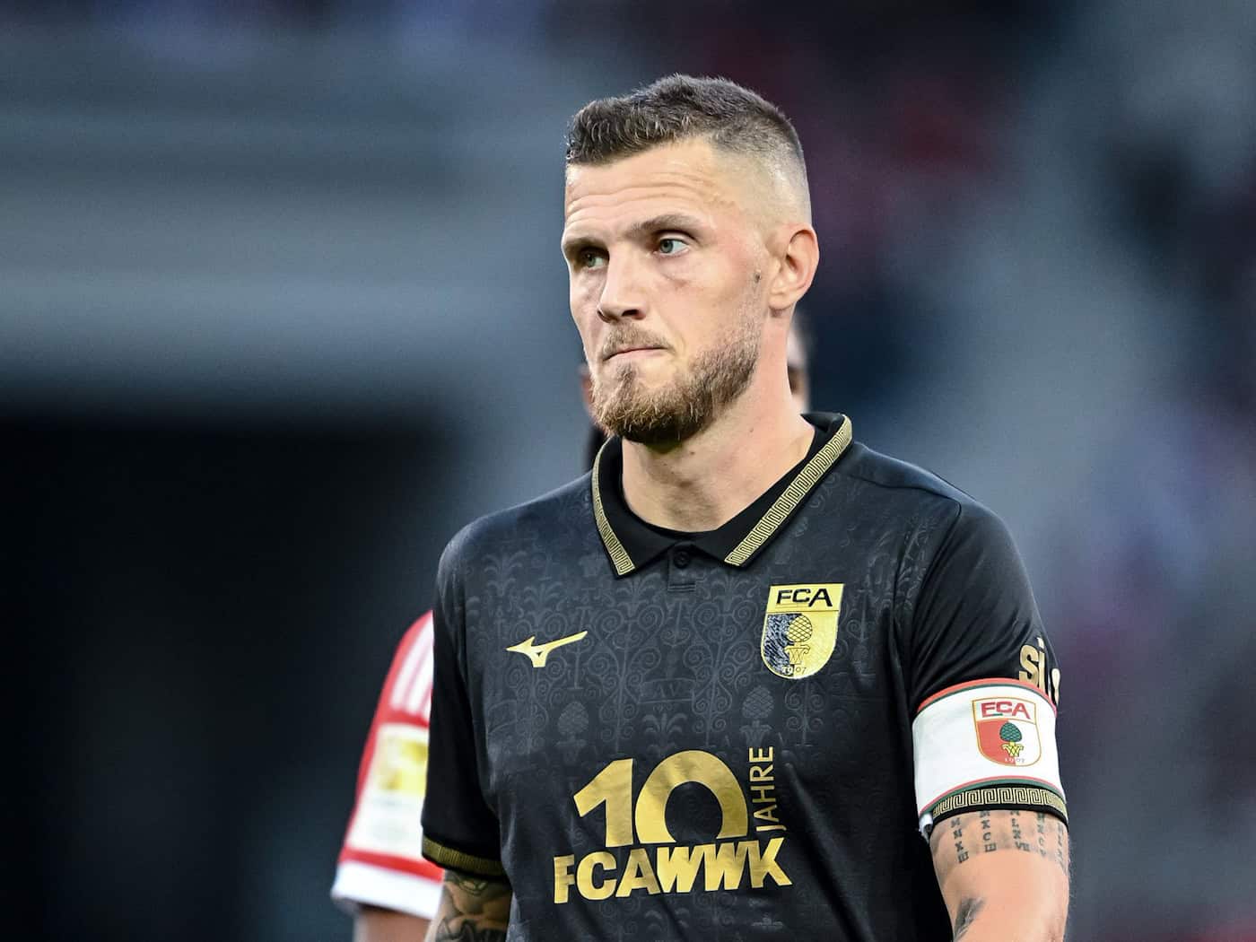 Das Comeback von Jeffrey Gouweleeuw beim FCA rückt näher. (Archivbild) / Foto: Harry Langer/dpa