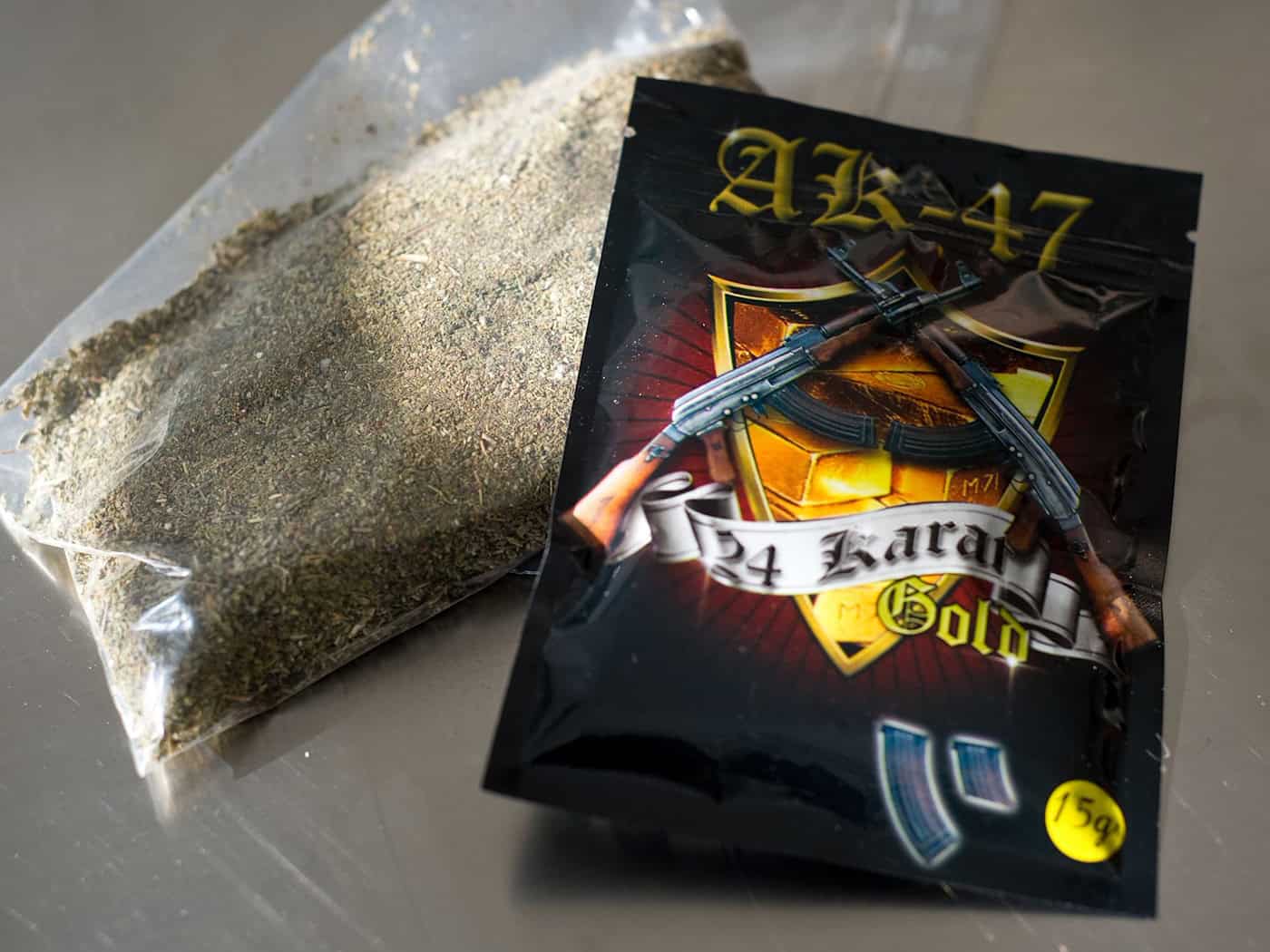 Leicht zu bekommen, billig - und in der Wirkung oft unkalkulierbar: Designerdrogen. (Illustration)  / Foto: Christoph Schmidt/dpa