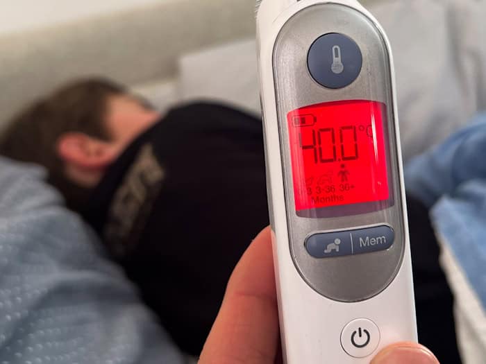 Offiziell ist die Grippewelle in Bayern nun beendet - es gab weniger Fälle. (Symbolbild) / Foto: Julian Stratenschulte/dpa