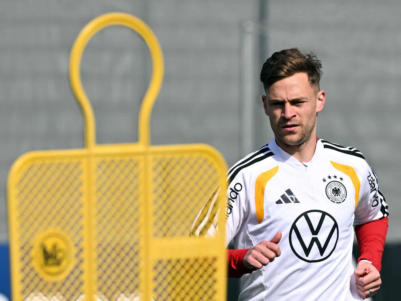 DFB-Kapitän Joshua Kimmich trainiert in Herzogenaurach.  / Foto: Federico Gambarini/dpa