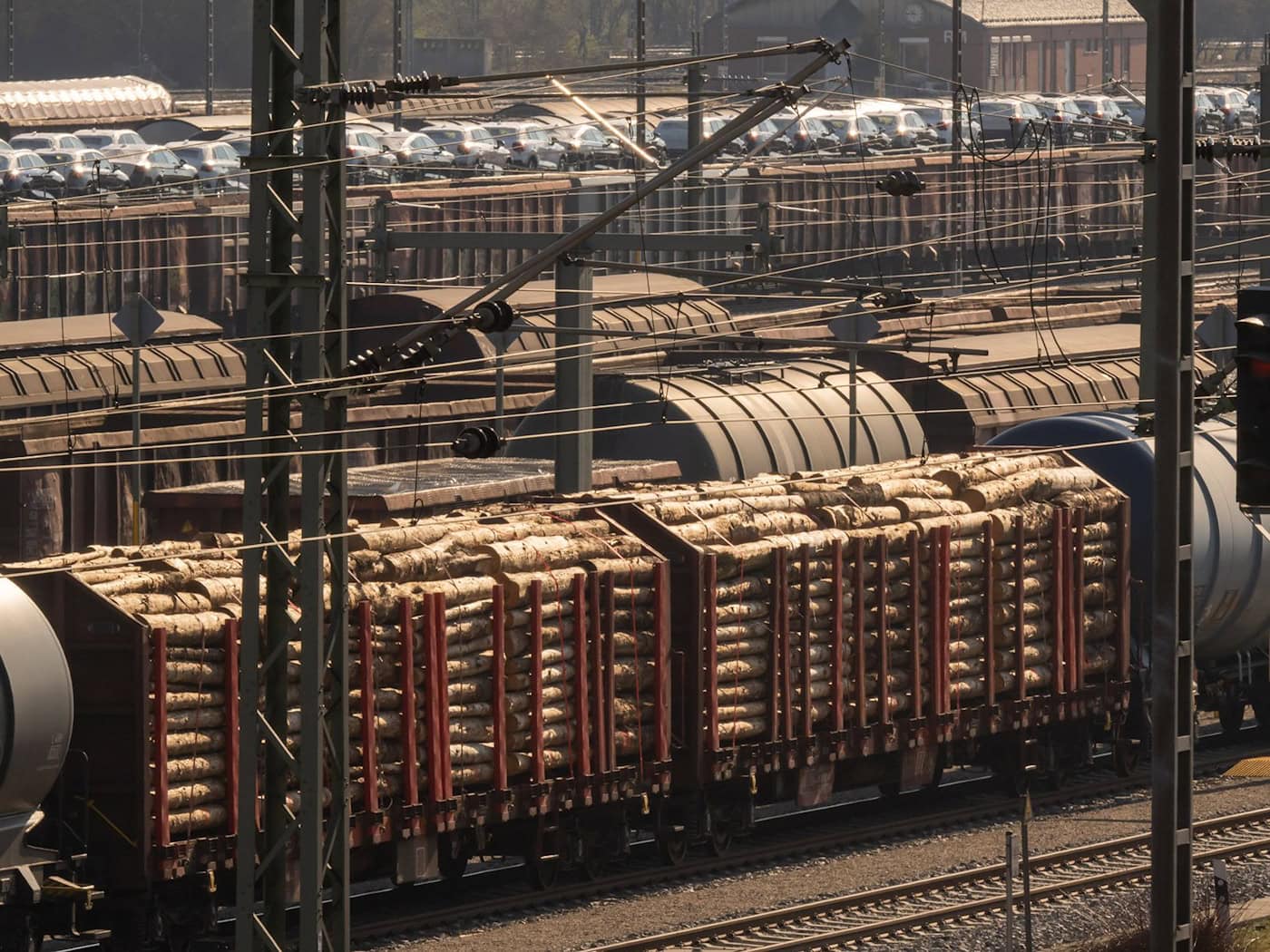 Experten vermuten einen Zusammenhang zwischen der Zugentgleisung bei Rosenheim und einer europaweiten Serie. (Symbolbild) / Foto: Peter Kneffel/dpa
