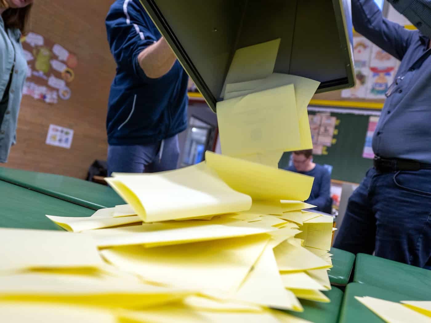 In Wülfershausen wird wegen Verdachts der Wahlfälschung ermittelt. (Symboldbild)   / Foto: Pia Bayer/dpa