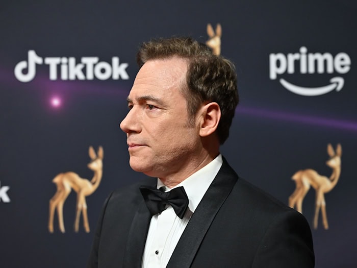 Kennt kein Pardon: Michael Bully Herbig schmeißt bei «LOL» jeden raus, der zweimal lacht. (Archivbild) / Foto: Peter Kneffel/dpa