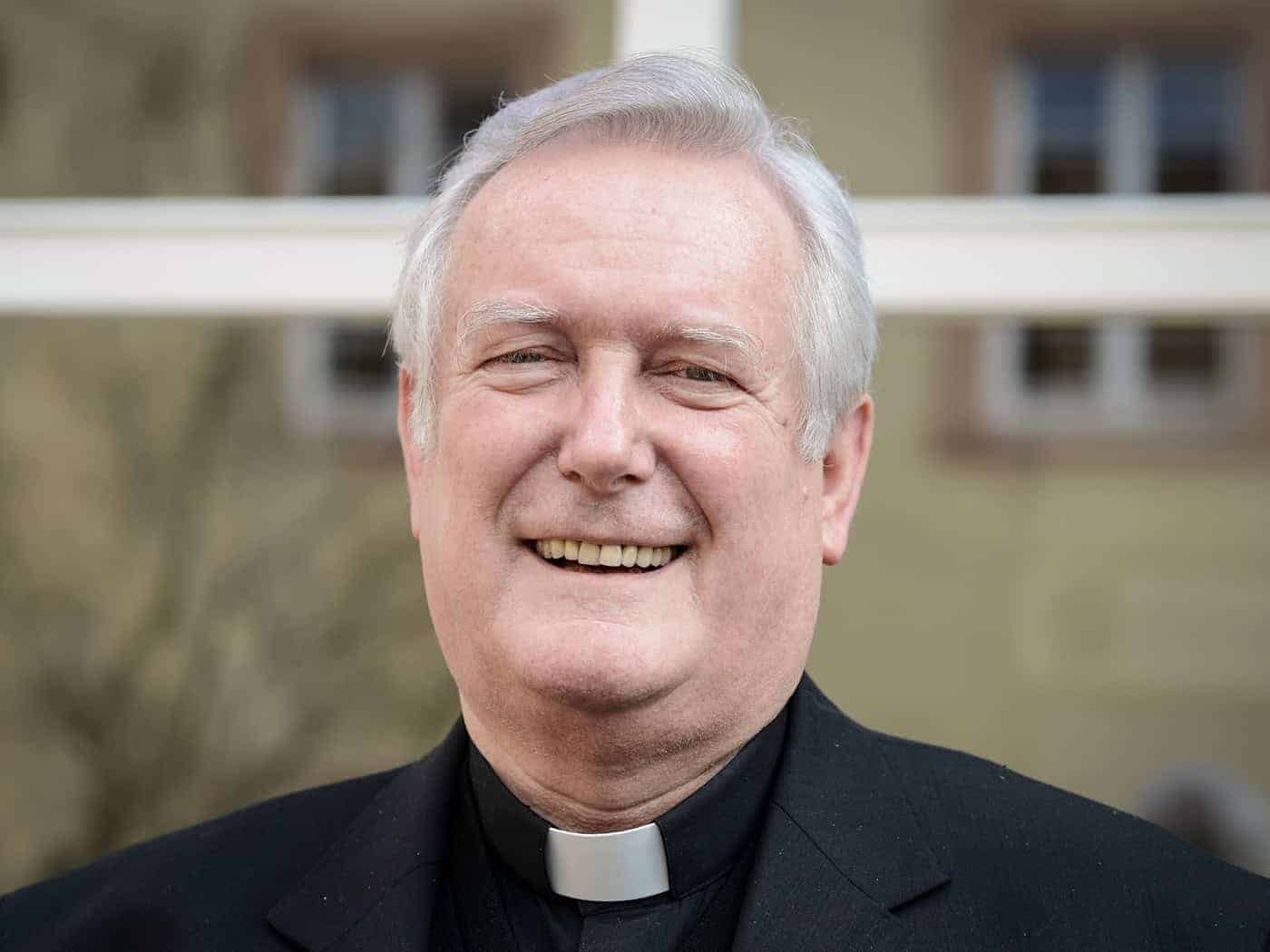 Der emeritierte Würzburger Bischof Friedhelm Hofmann hat sich entschuldigt. (Archivbild) / Foto: picture alliance / David Ebener/dpa