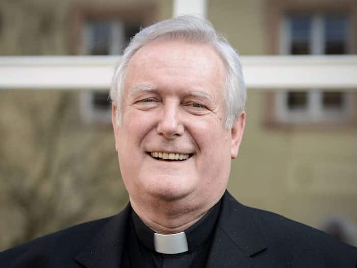 Der emeritierte Würzburger Bischof Friedhelm Hofmann hat sich entschuldigt. (Archivbild) / Foto: picture alliance / David Ebener/dpa