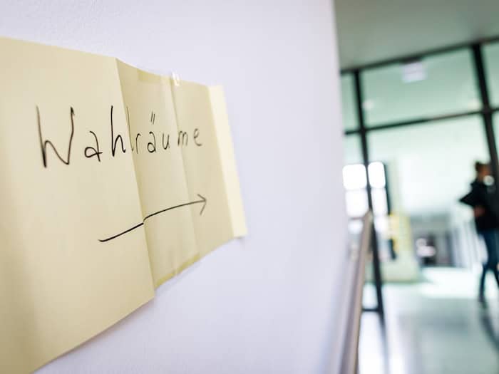 Noch-Bürgermeister Bernhard Uhl ist nach seinem Wechsel von CSU zu Grünen bei der Wahl gescheitert. (Symbolbild) / Foto: Daniel Karmann/dpa