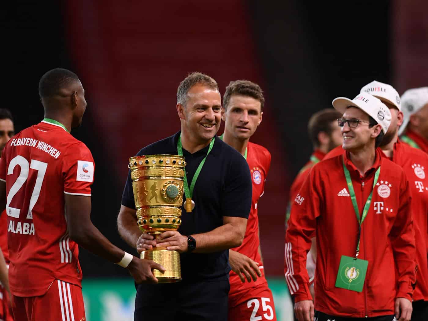 Beim letzten Pokalsieg des FC Bayern im Jahr 2020 war Hansi Flick noch der Trainer. Im Finale besiegten die Münchner den aktuellen Halbfinalgegner Bayer Leverkusen. (Archivbild) / Foto: Annegret Hilse/Reuters/POOL/dpa
