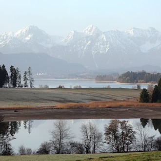 Ein bisschen Sonne, ein bisschen Wolken - das sind die Wetteraussichten für den Start in die Woche.  / Foto: Karl-Josef Hildenbrand/dpa