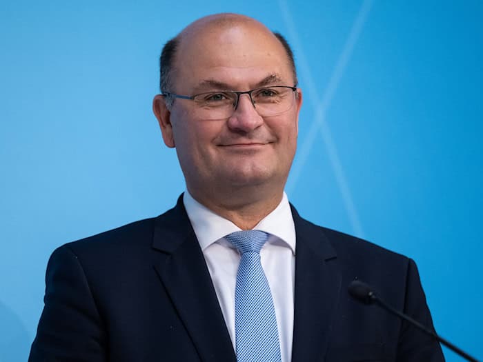 Der Finanzminister ist mit den bisherigen Behördenverlagerungen zufrieden. (Archivbild) / Foto: Sven Hoppe/dpa