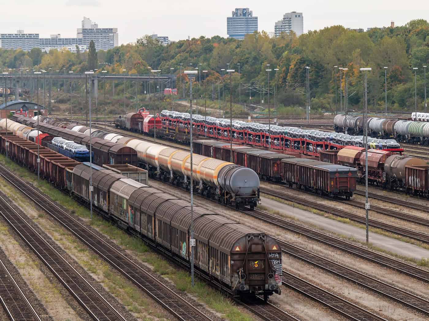 Die Sperrung hatte große Auswirkungen auf den Zugverkehr. (Symbolbild) / Foto: Peter Kneffel/dpa