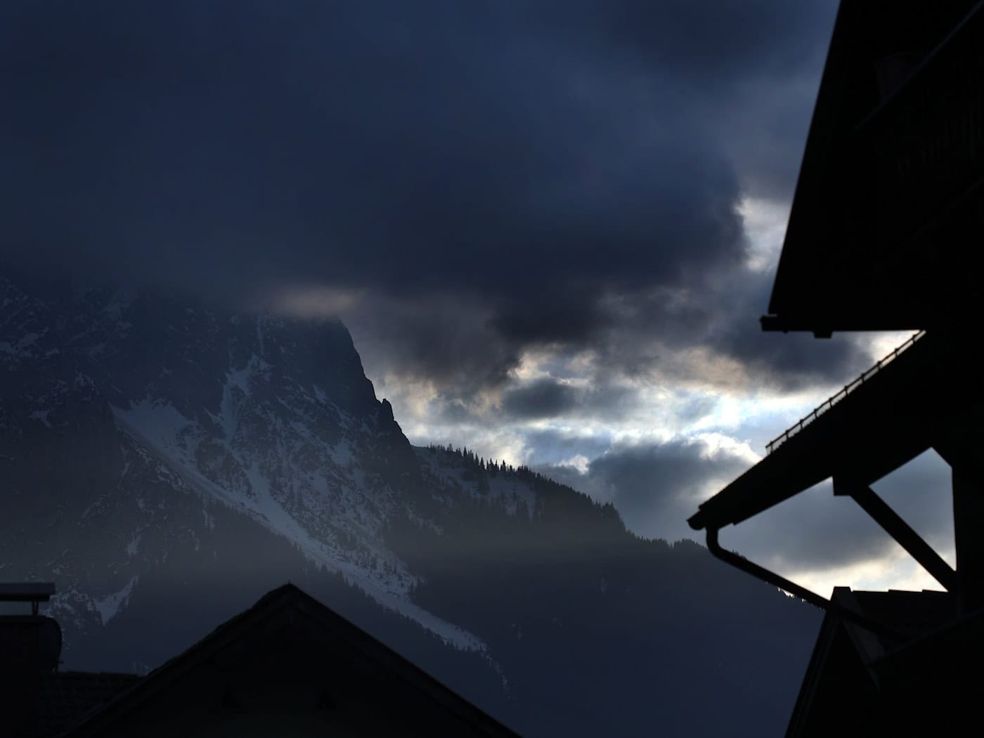 Am Donnerstag und Freitag wird sich die Sonne in Bayern laut Deutschem Wetterdienst etwas rarer machen. (Archivbild) / Foto: Karl-Josef Hildenbrand/dpa