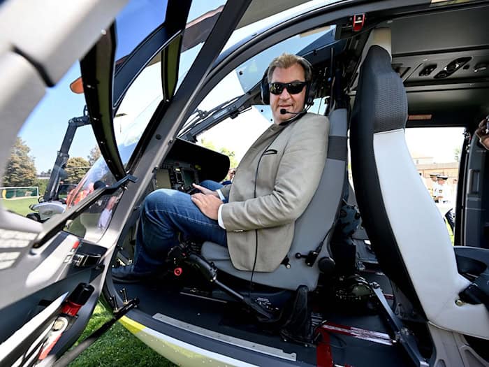 Steuern wird er den Helikopter nicht selbst - aber wie oft nutzt Markus Söder Polizeihubschrauber? (Archivbild) / Foto: Felix Hörhager/dpa