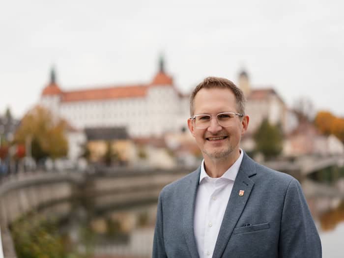 Gerhard Schodervon den Grünen ist neuer OB von Neubrug an der Donau. (Handout) / Foto: Chris Eschner/dpa