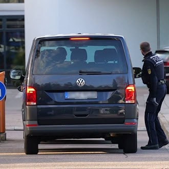 Vorführung am Bundesgerichtshof im Fall einer mutmaßlichen Russland-Spionin.  / Foto: Rene Priebe/-/dpa