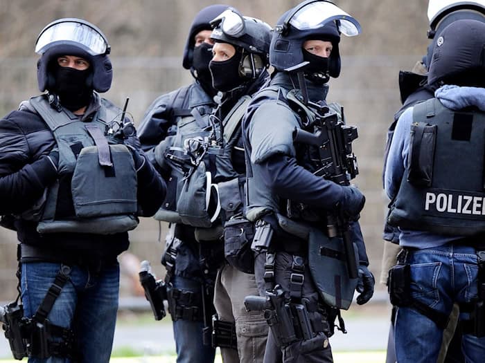 Wegen eines Verdachts auf Bewaffnung wurden Spezialeinsatzkräfte hinzugezogen. (Symbolbild) / Foto: Marius Becker/dpa
