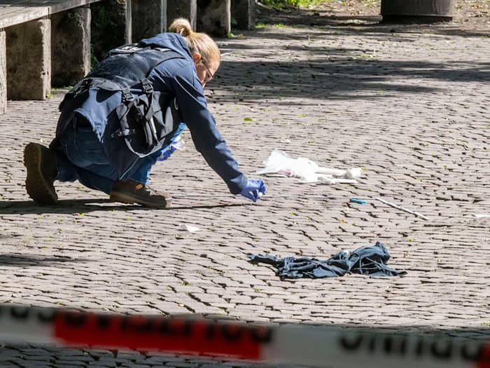 Nach einem Tötungsdelikt im Alten Botanischen Garten muss ein 31-Jähriger nun ins Gefängnis. (Archivbild) / Foto: Peter Kneffel/dpa