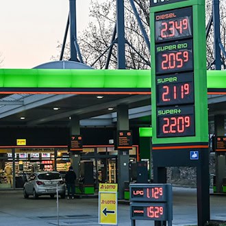 Der Bundestag stimmt am Donnerstag über ein Spritpaket ab.  / Foto: Jens Kalaene/dpa
