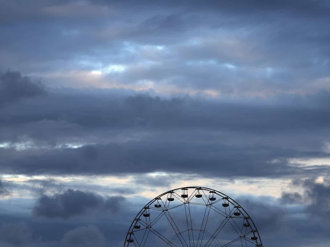 Der Mann stürzte bei Arbeiten an einem Riesenrad. (Symbolbild) / Foto: Karl-Josef Hildenbrand/dpa