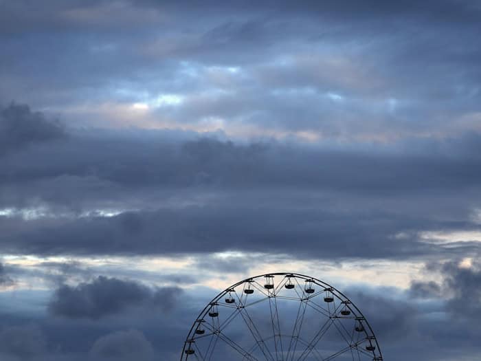Der Mann stürzte bei Arbeiten an einem Riesenrad. (Symbolbild) / Foto: Karl-Josef Hildenbrand/dpa