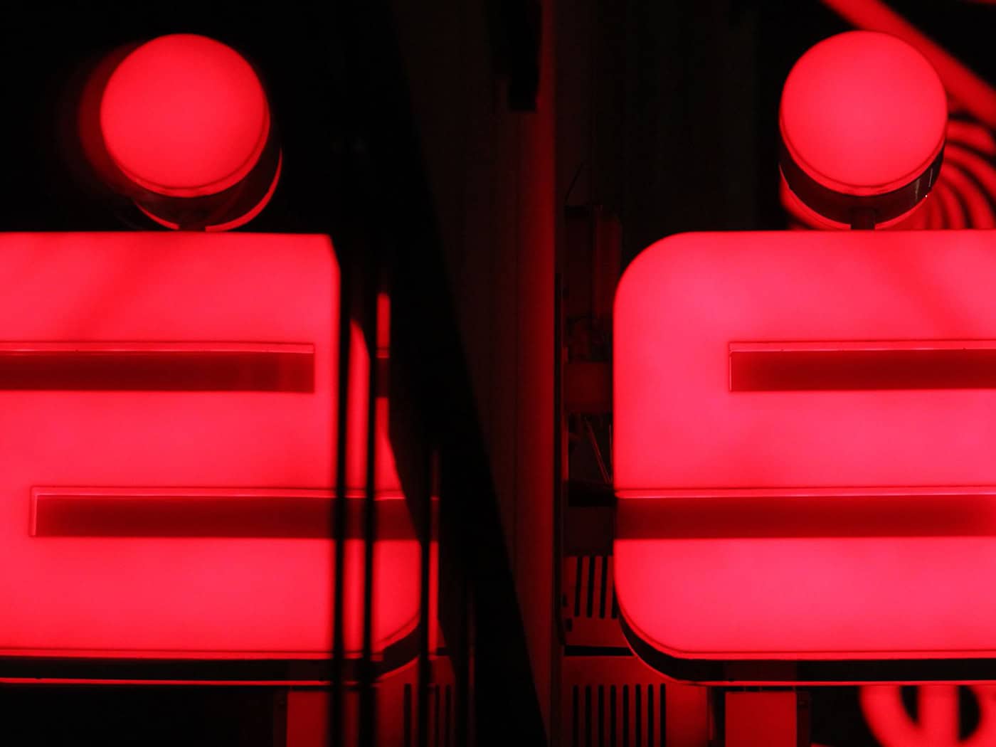 Die Sparkassen suchen nach einer langen Phase des Stellenabbaus nun wieder Personal. (Archivbild) / Foto: Karl-Josef Hildenbrand/dpa