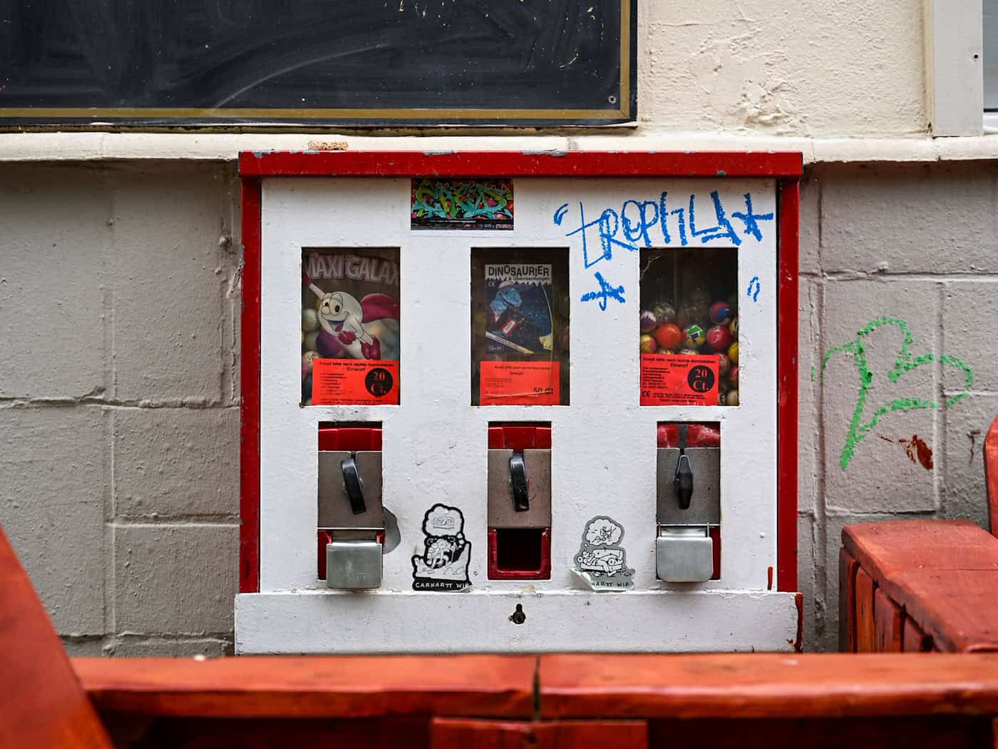 Mit Böllern aus Tschechien gelang es dem Trio, einen Kaugummiautomaten zu sprengen. (Symbolbild) / Foto: Jens Kalaene/dpa