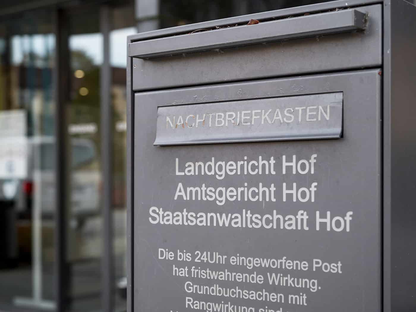 Die Staatsanwaltschaft Hof ermittelt gegen einen Kinderheim-Mitarbeiter, der einen Jungen sexuell missbraucht haben soll. (Symbolbild) / Foto: Daniel Vogl/dpa