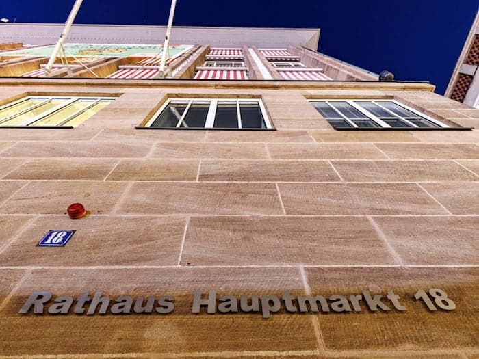 Geklagt hatte der AfD-Kreisverband Nürnberg/Schwabach, nachdem der Nürnberger Stadtrat mehrheitlich gegen einen Austritt aus der «Allianz gegen Rechtsextremismus» gestimmt hatte. (Archivbild) / Foto: Daniel Karmann/dpa