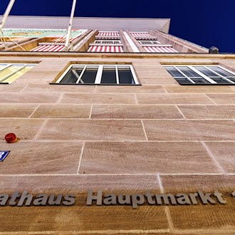 Geklagt hatte der AfD-Kreisverband Nürnberg/Schwabach, nachdem der Nürnberger Stadtrat mehrheitlich gegen einen Austritt aus der «Allianz gegen Rechtsextremismus» gestimmt hatte. (Archivbild) / Foto: Daniel Karmann/dpa